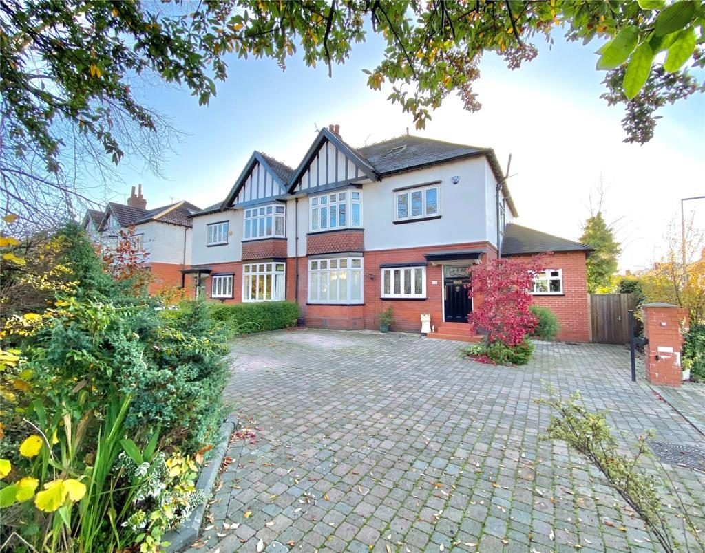 Listing photo: front of the house
